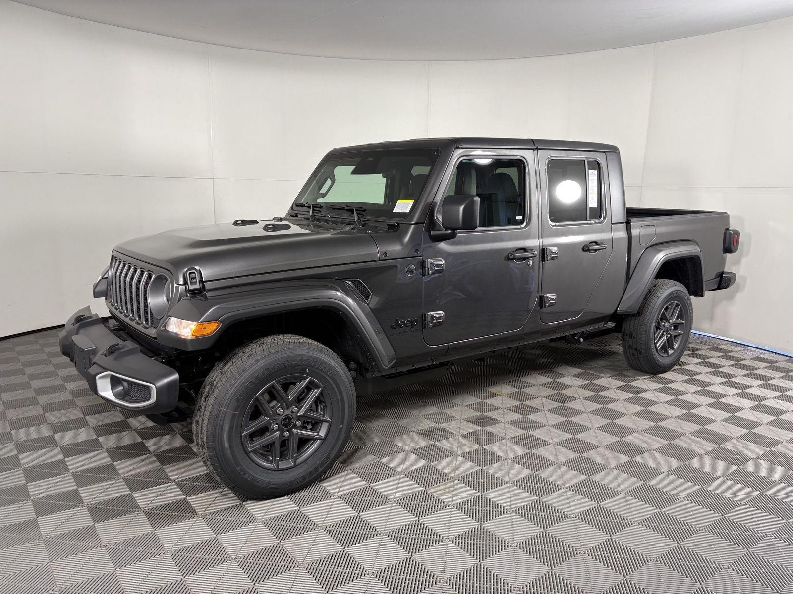 2026 Jeep Gladiator Sport S's photo