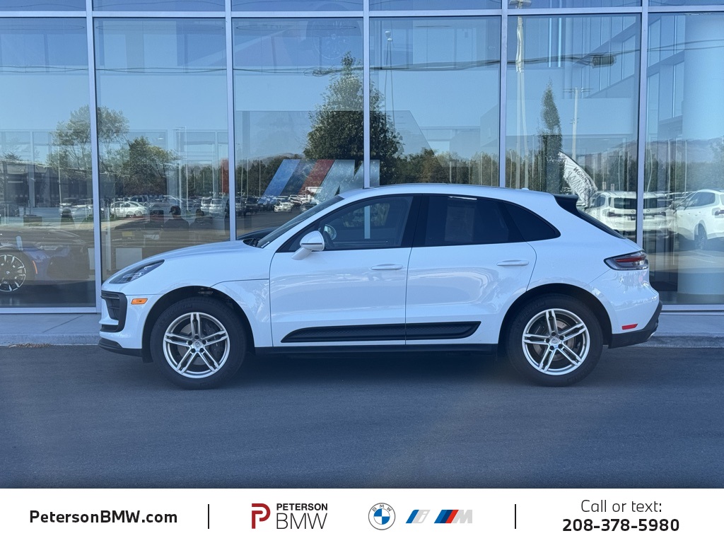 2024 Porsche Macan Base photo 2