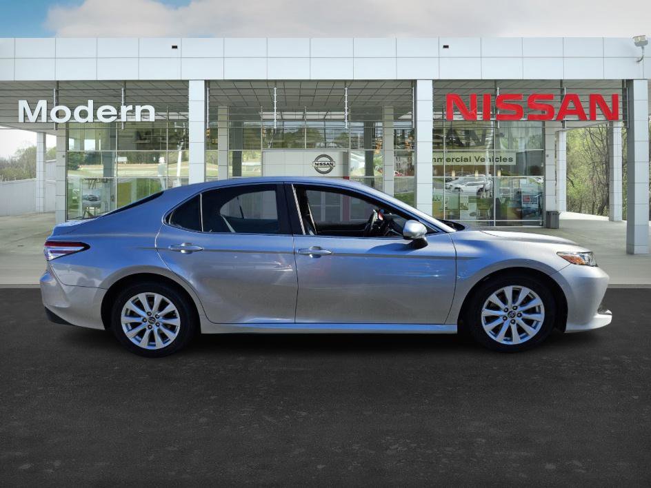 2018 Toyota Camry LE photo 3