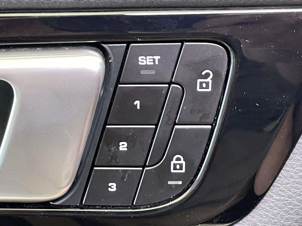 2022 Porsche Cayenne E-Hybrid Base photo 33