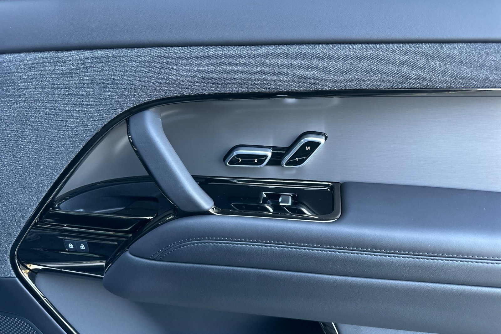 2025 Land Rover Range Rover Sport SE photo 20