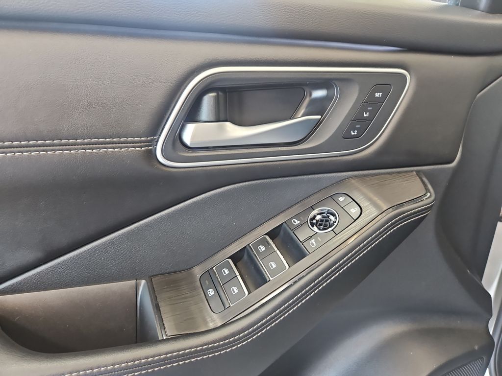 2024 Nissan Rogue Platinum photo 12