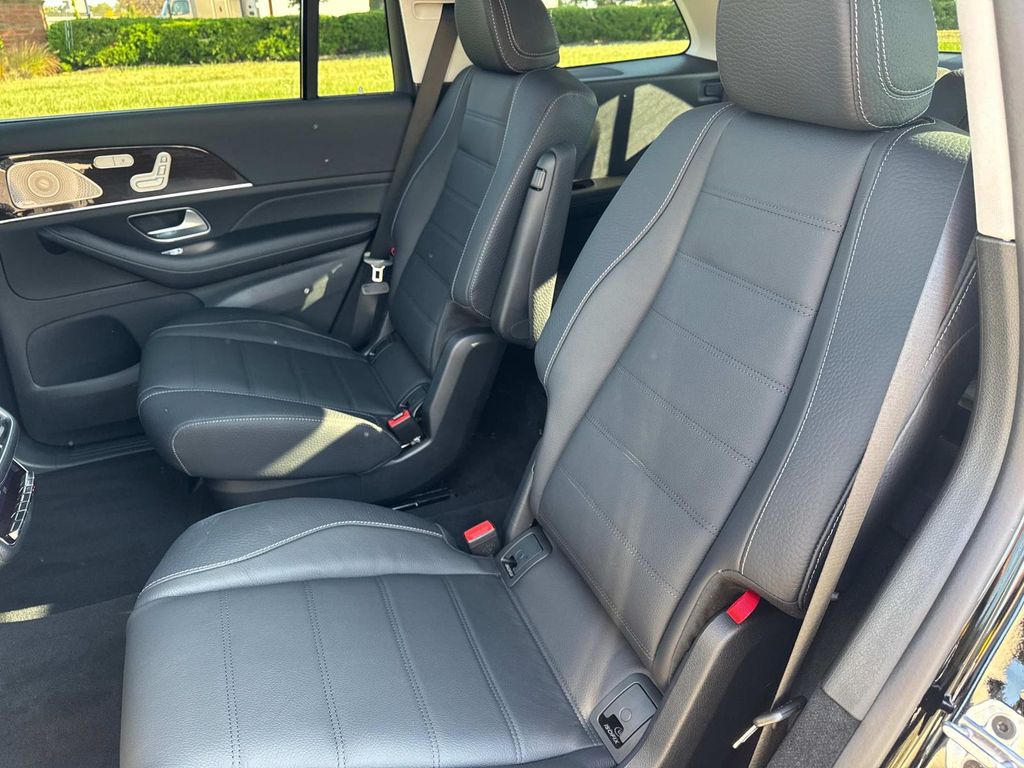 2026 Mercedes Benz GLS 450 4MATIC photo 15