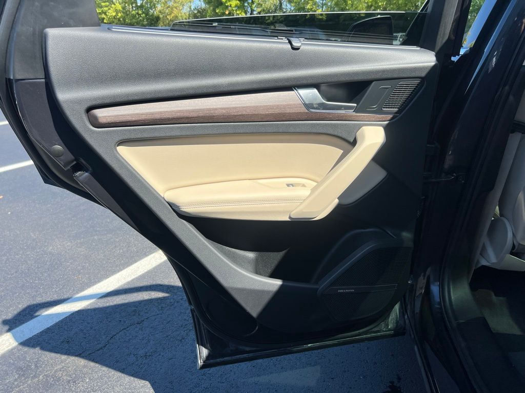 2021 Audi Q5 45 Prestige photo 18