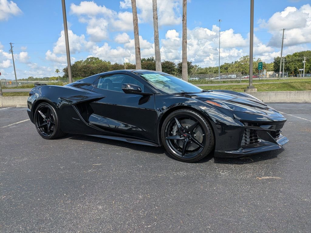 2025 Chevrolet Corvette E-Ray 2LZ photo 2