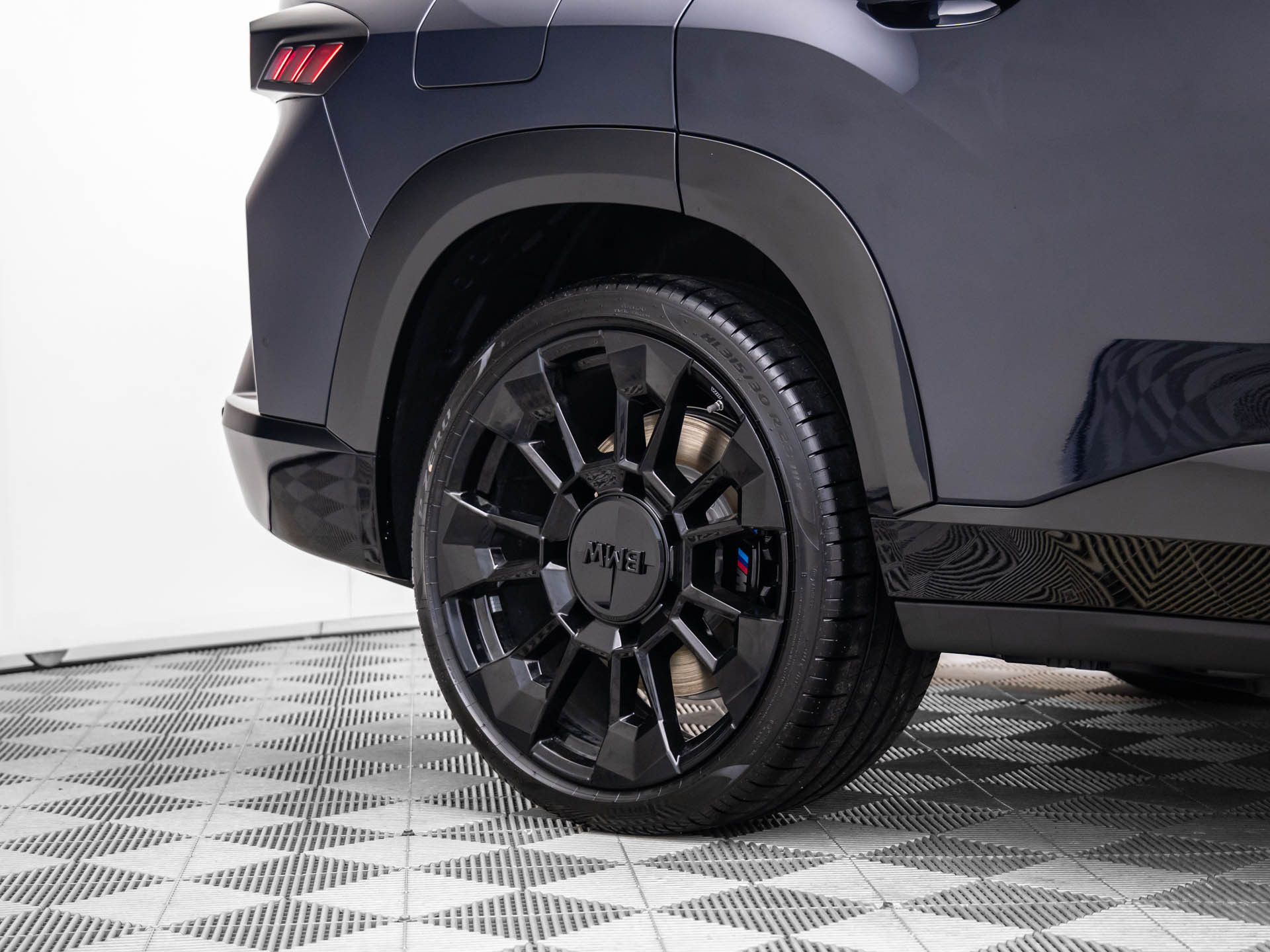 New 2025 Carbon Black Metallic BMW Base image 38