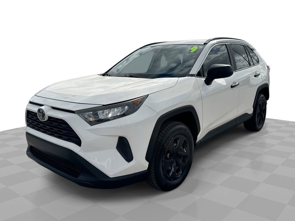 2019 Toyota RAV4 LE's photo