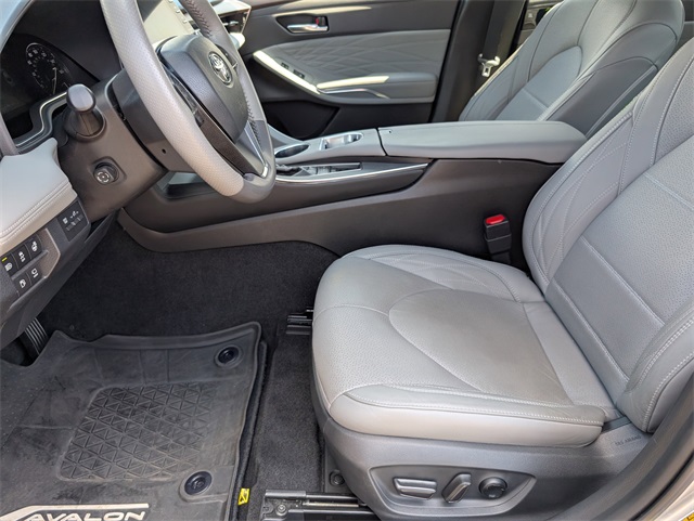 2021 Toyota Avalon Limited photo 12