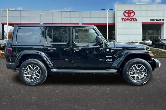 2024 Jeep Wrangler Sahara photo 3