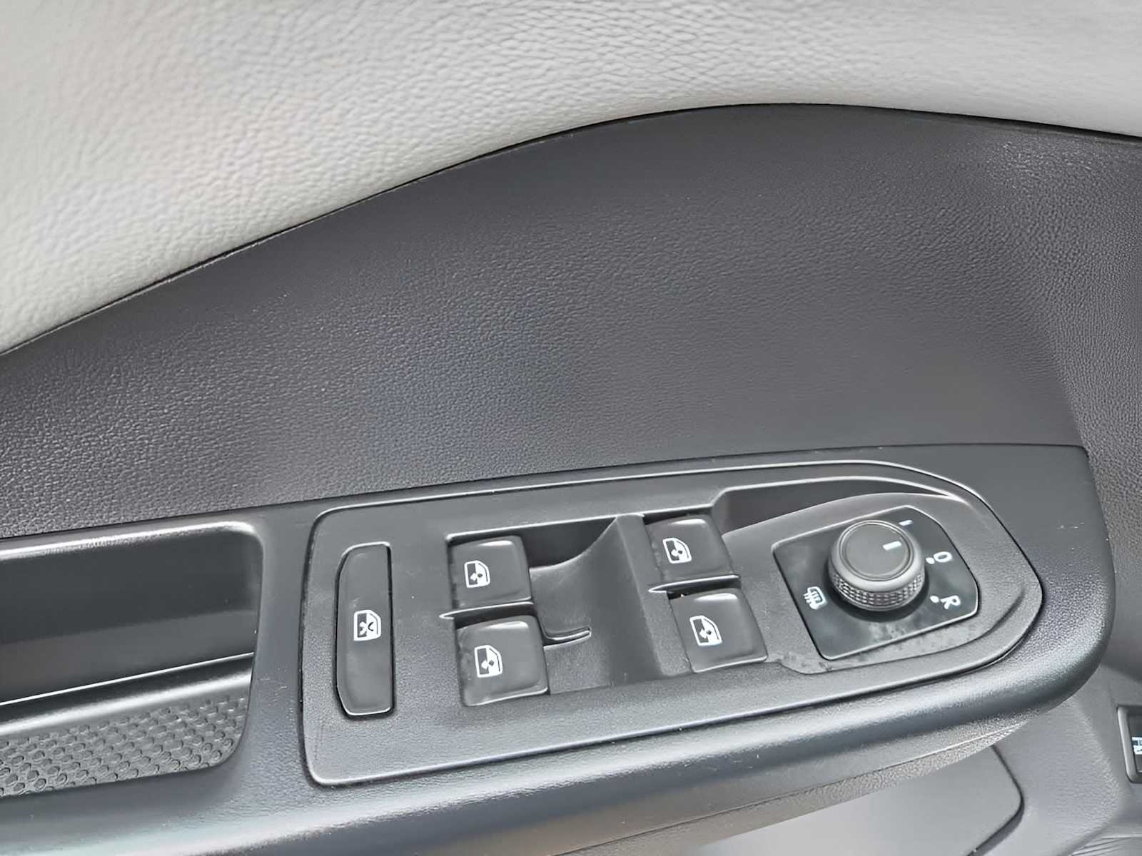 2022 Volkswagen Taos SEL photo 10