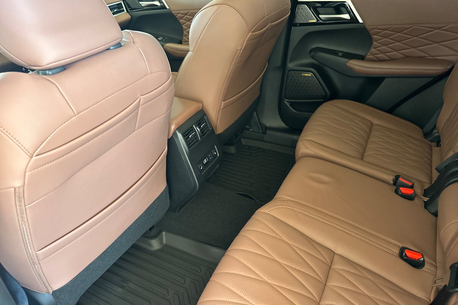 2025 Mitsubishi Outlander SEL photo 11
