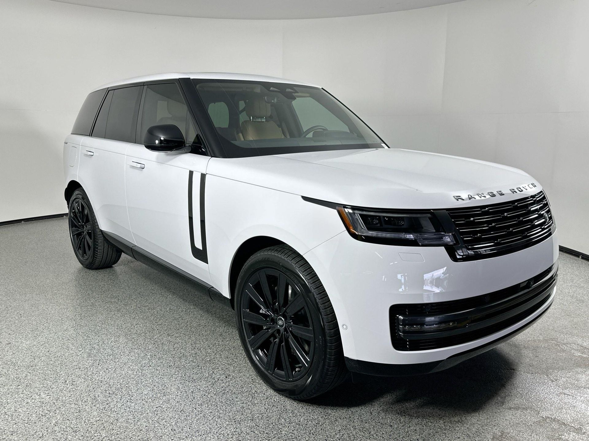 2025 Land Rover Range Rover SE photo 2