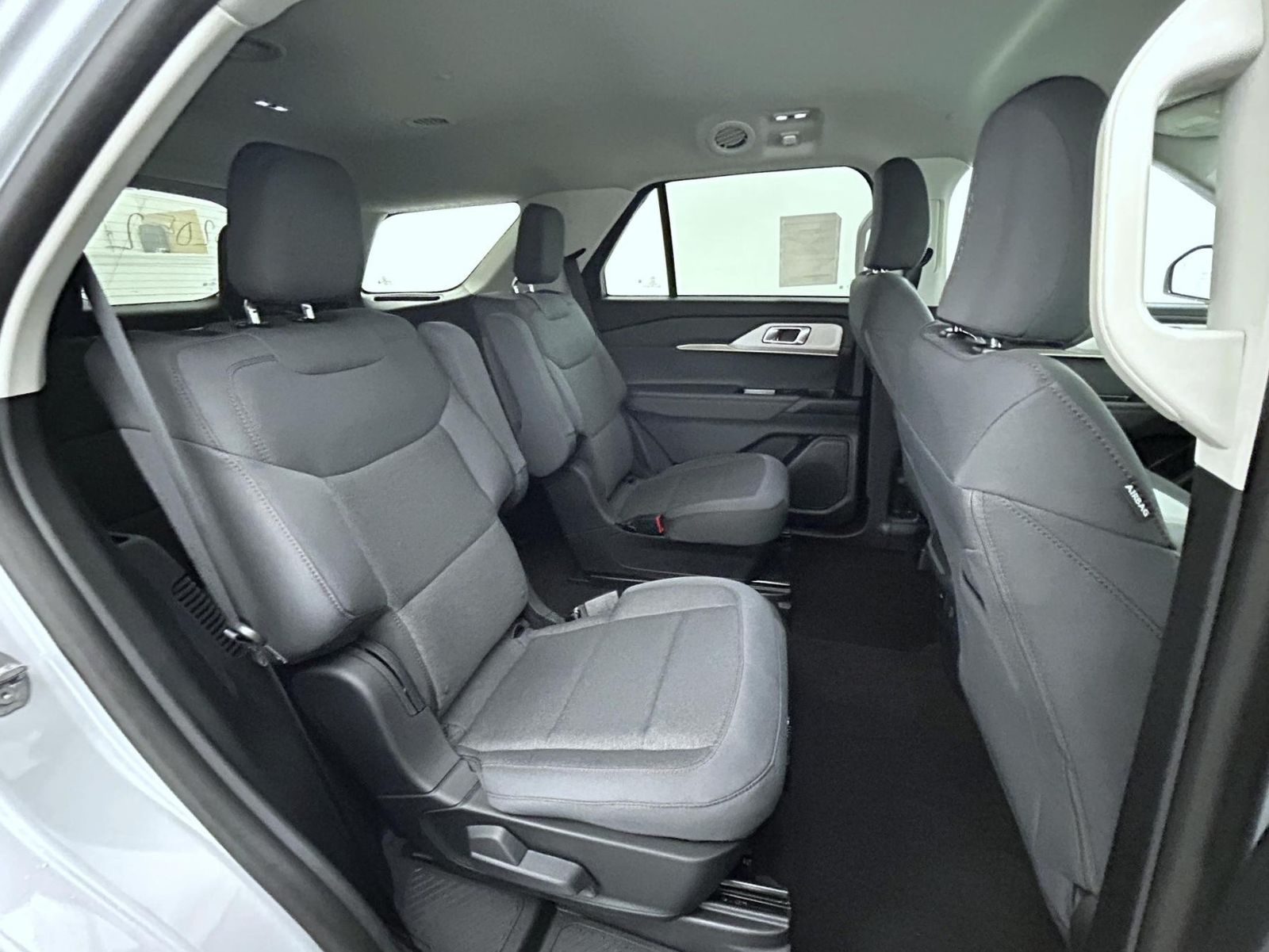 2025 Ford Explorer photo 18