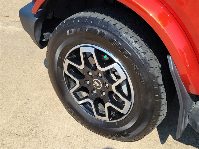 2024 Ford Bronco Outer Banks photo 8