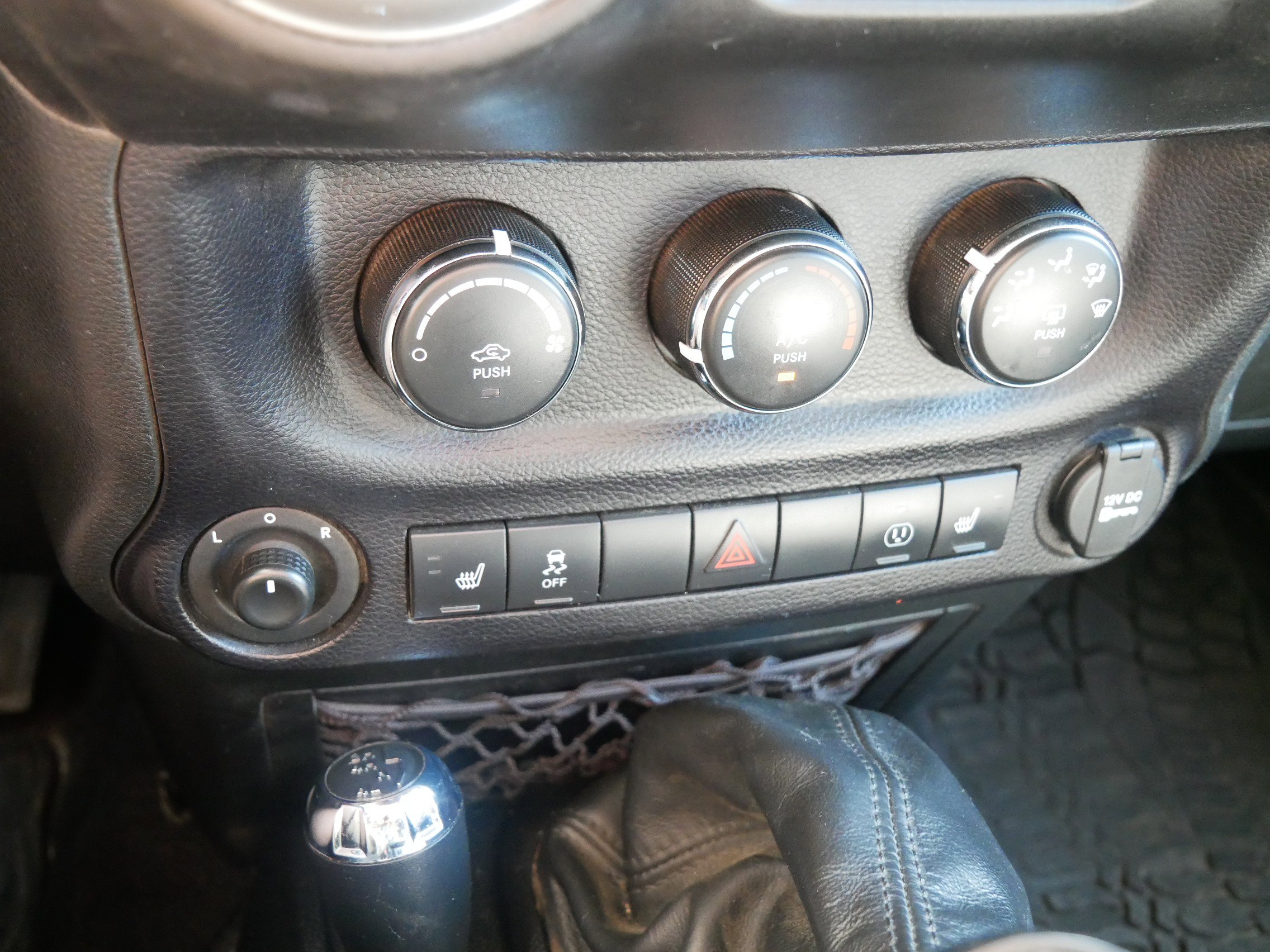 2015 Jeep Wrangler Unlimited Rubicon Hard Rock photo 23