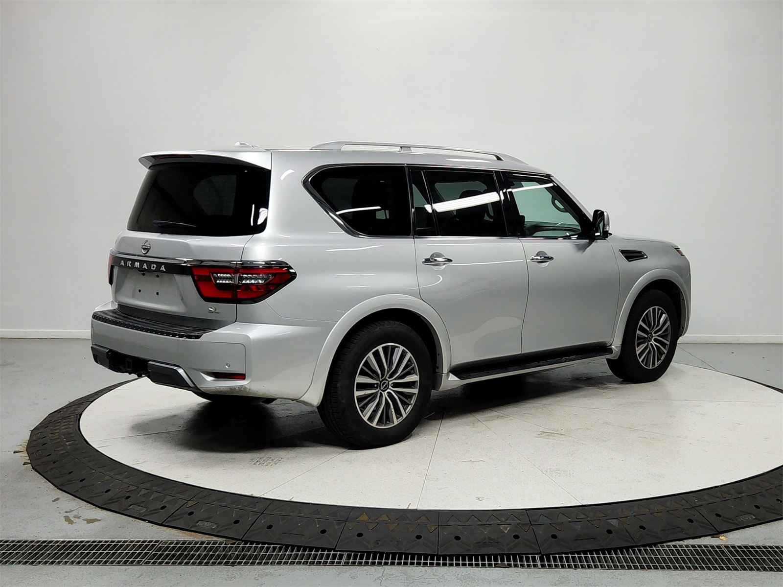 2024 Nissan Armada SL photo 5