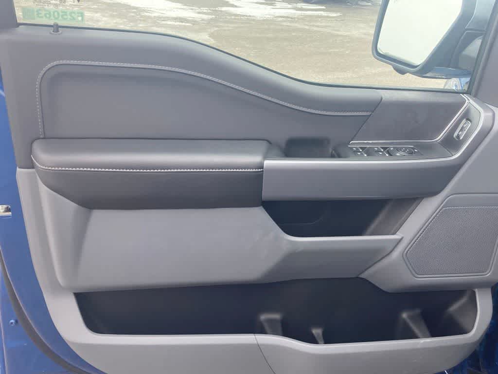 2025 Ford F-150 XLT photo 17