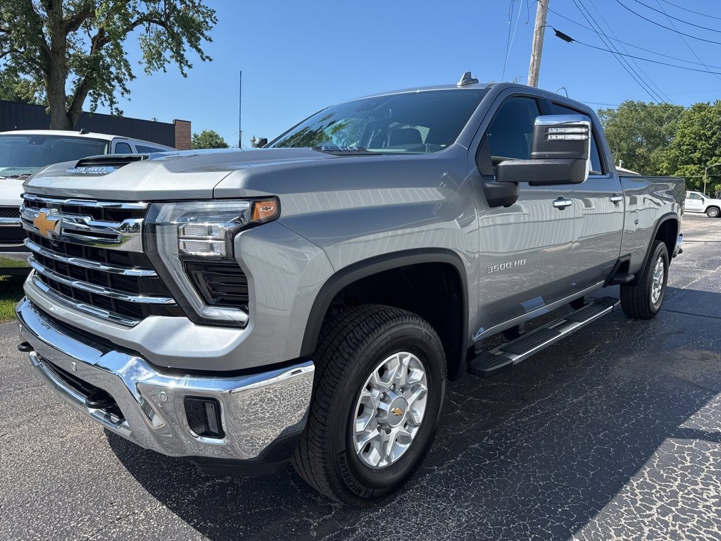 2025 Chevrolet Silverado 3500HD LTZ photo 3