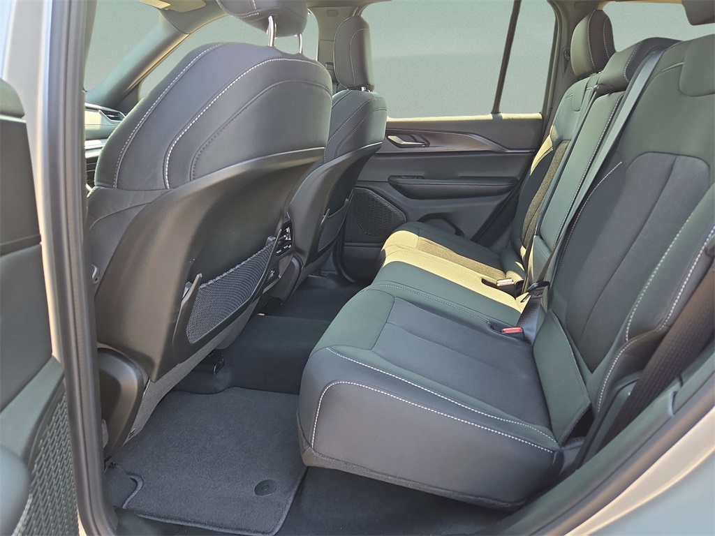 2025 Jeep Grand Cherokee Laredo X photo 15