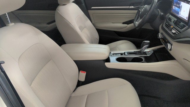 Used 2023 Pearl White Tricoat Nissan 2.5 SV image 31