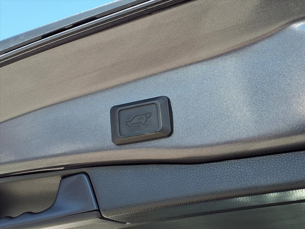 2023 Toyota RAV4 XLE Premium photo 24
