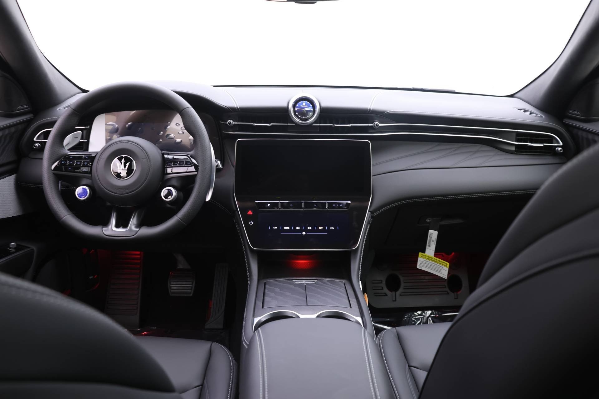 2025 Maserati Grecale photo 3