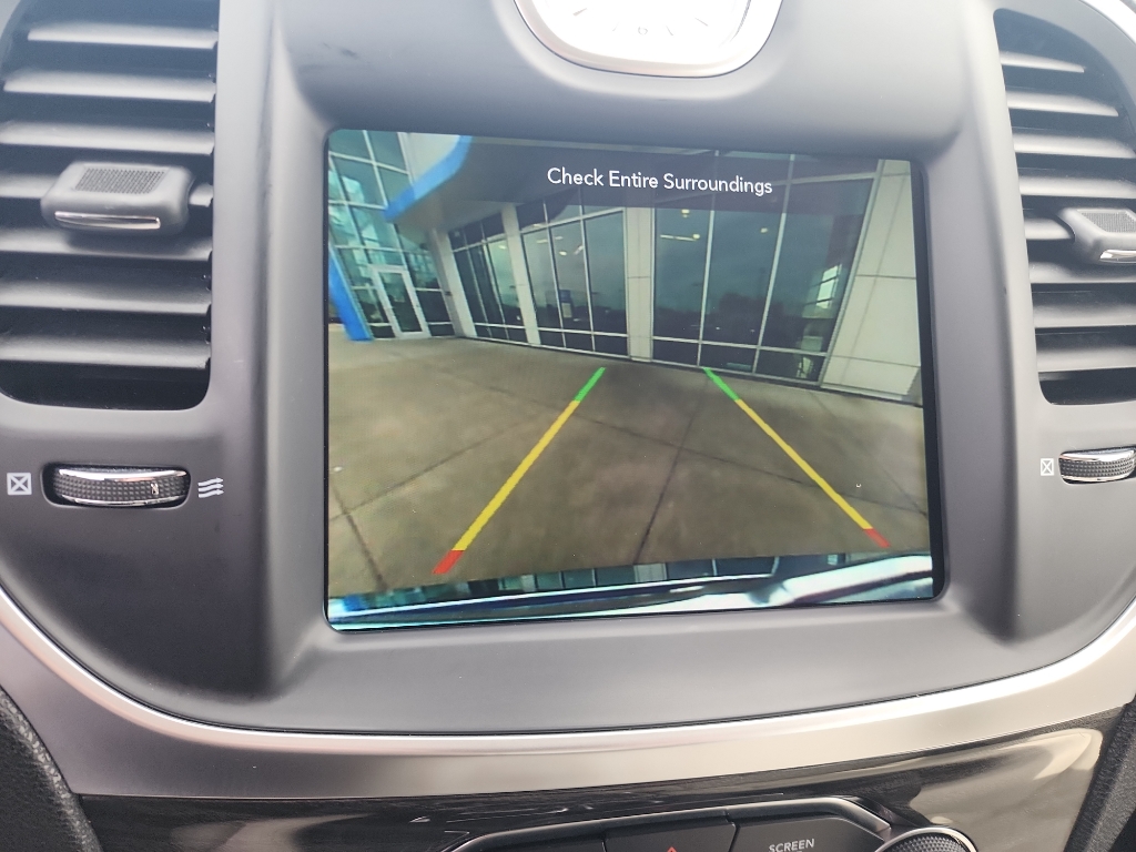 2020 Chrysler 300 Touring photo 16