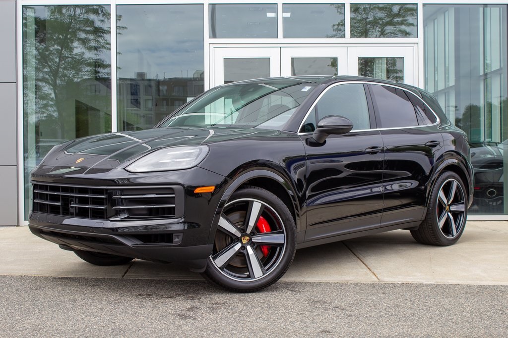 2024 Porsche Cayenne S's photo