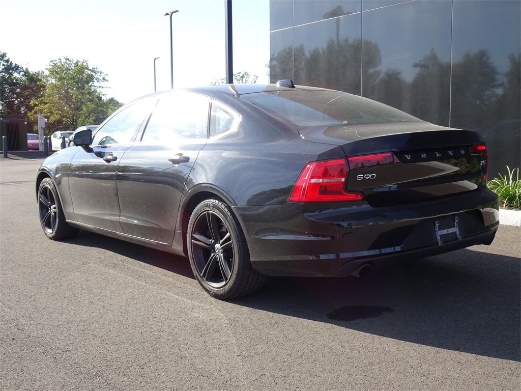 2018 Volvo S90 T5 Momentum photo 4