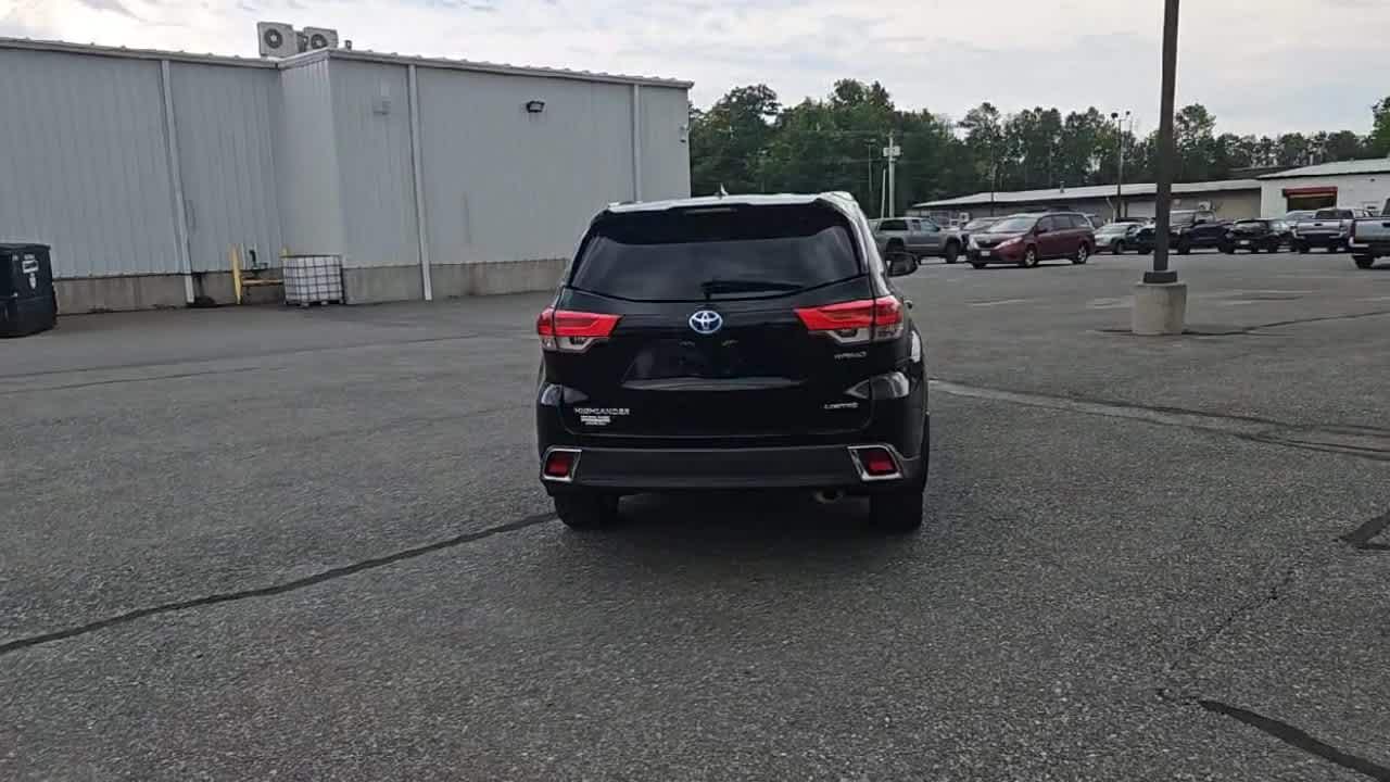 2019 Toyota Highlander Hybrid Limited Platinum photo 2
