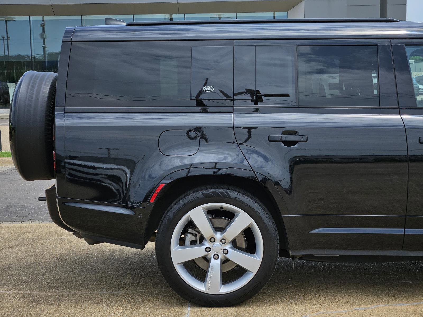 2023 Land Rover Defender X-Dynamic SE photo 9