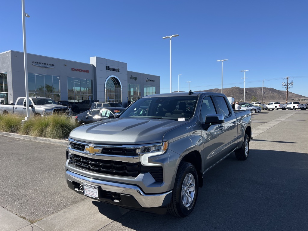 2023 Chevrolet Silverado 1500 LT photo 3