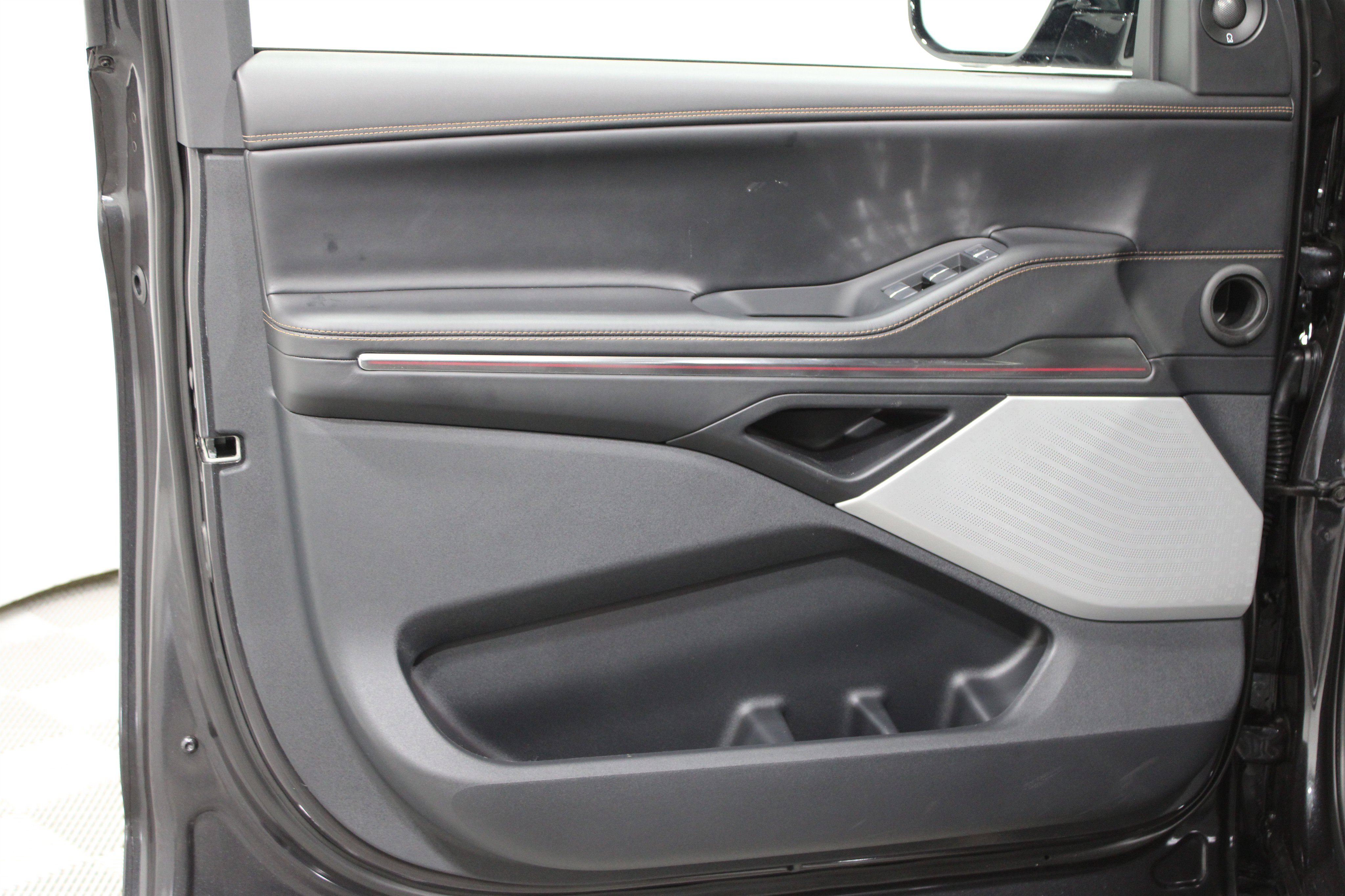 2025 Lincoln Navigator Black Label photo 3