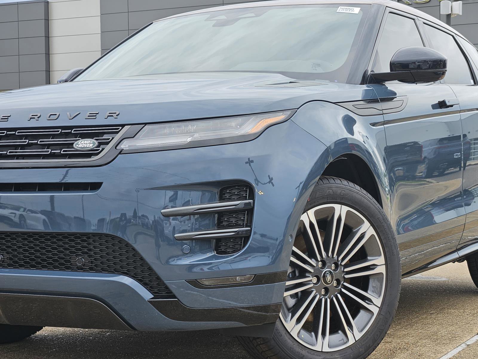 2026 Land Rover Range Rover Evoque Dynamic SE photo 7