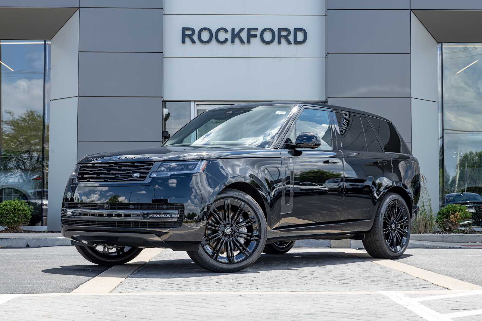 2025 Land Rover Range Rover SE's photo