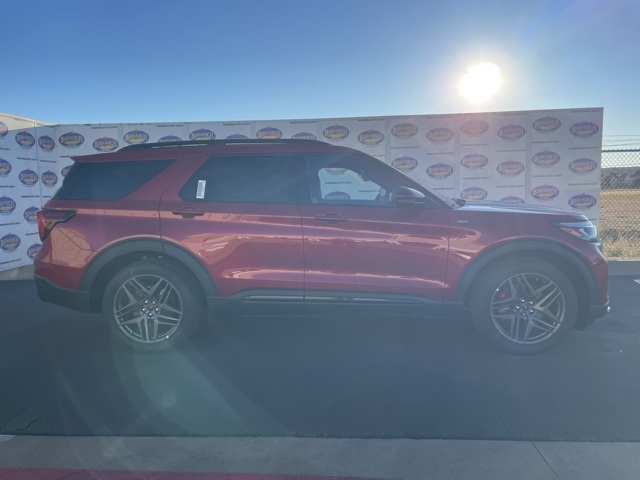 2026 Ford Explorer ST-LINE's photo