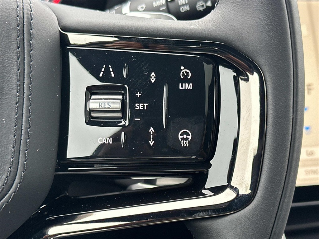 2026 Land Rover Range Rover Velar SE photo 6