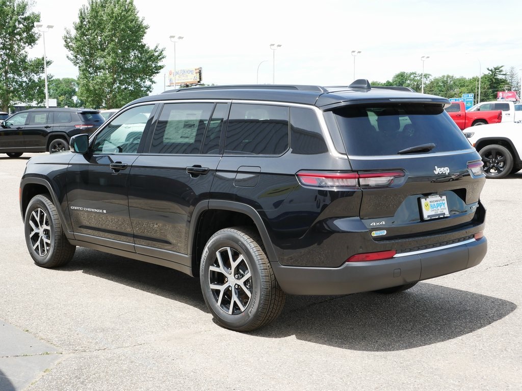 2025 Jeep Grand Cherokee Limited photo 3