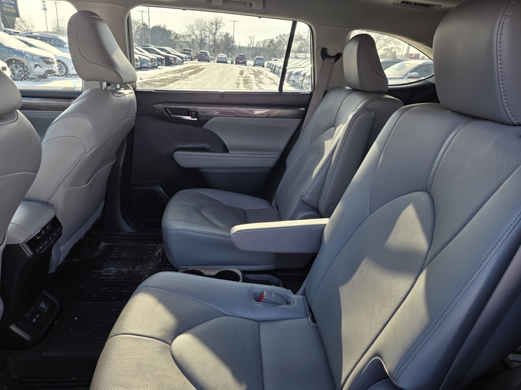 2023 Toyota Highlander Limited Hybrid photo 4
