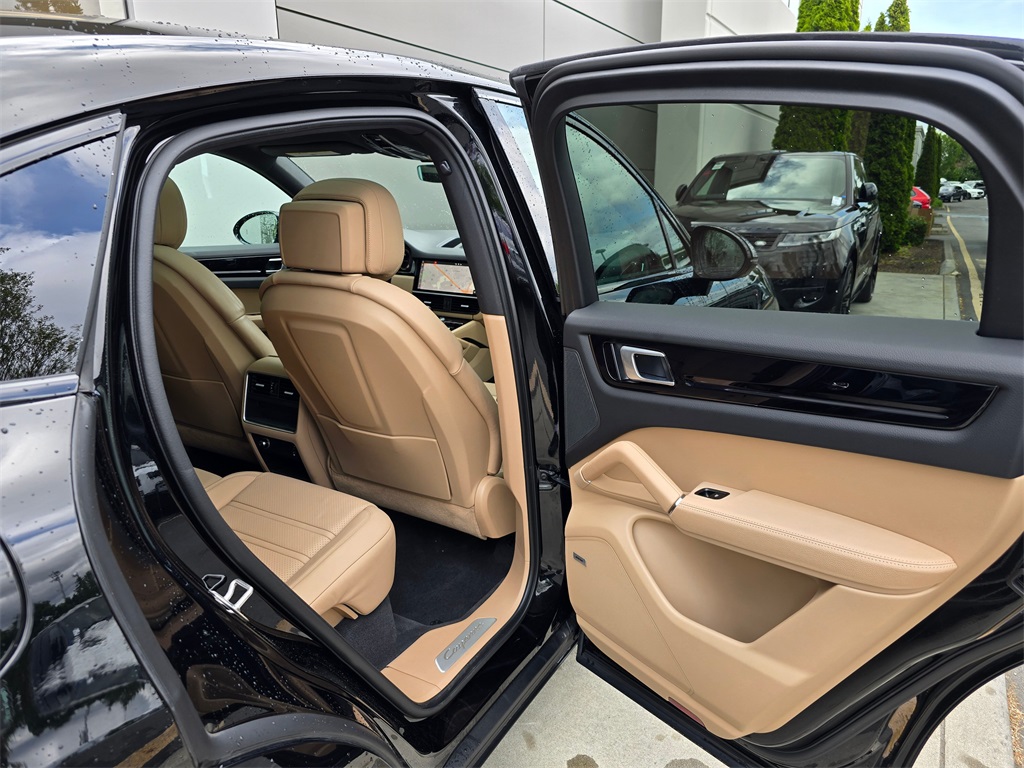2021 Porsche Cayenne E-Hybrid Coupe Base photo 29