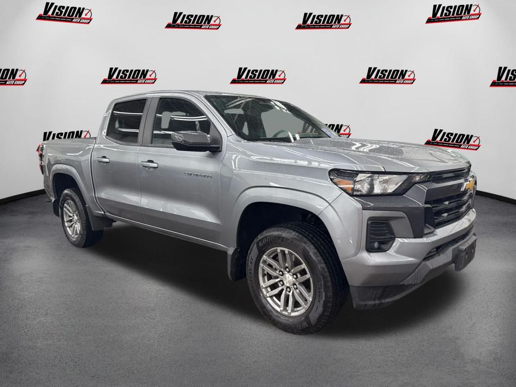 2023 Chevrolet Colorado LT photo 3