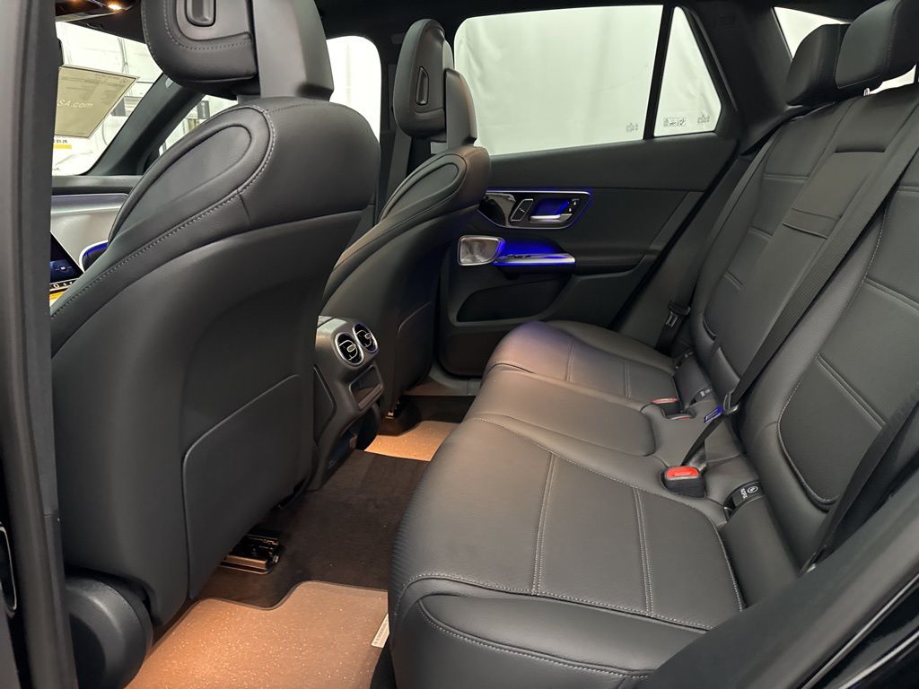 2026 Mercedes Benz GLC 300 photo 17