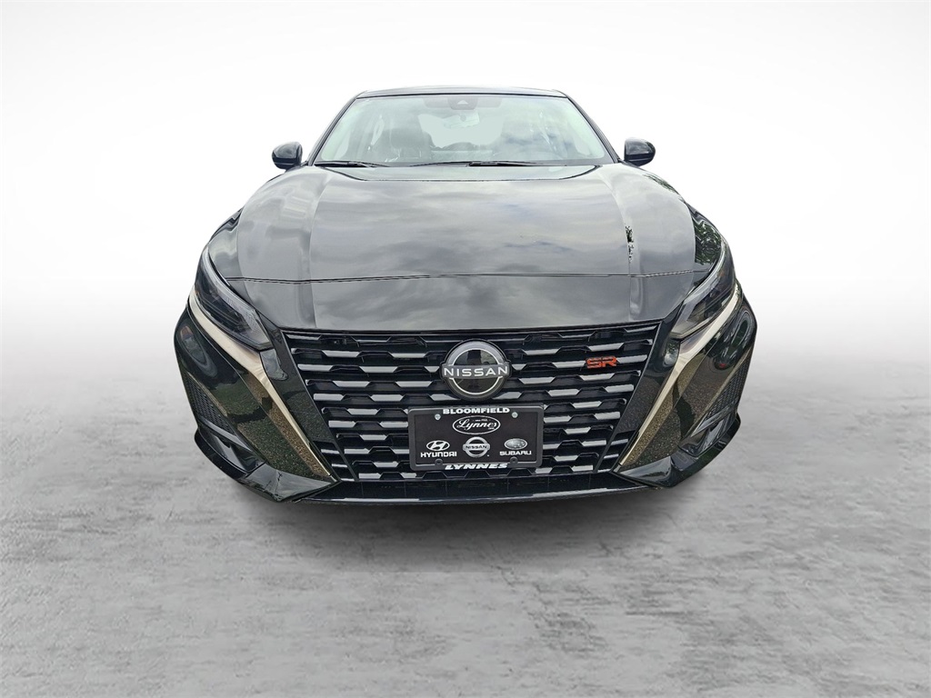 2025 Nissan Altima SR photo 2