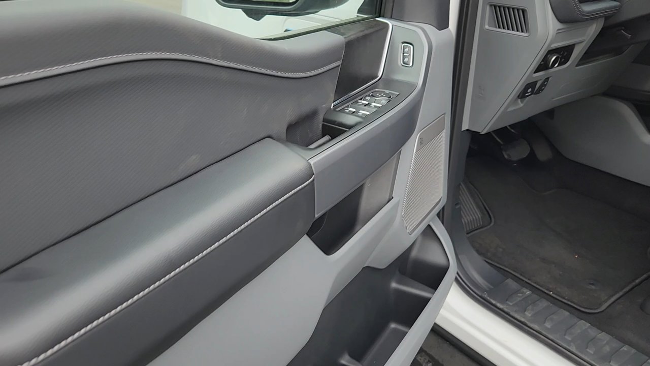 2025 Ford F-150 Lightning photo 18
