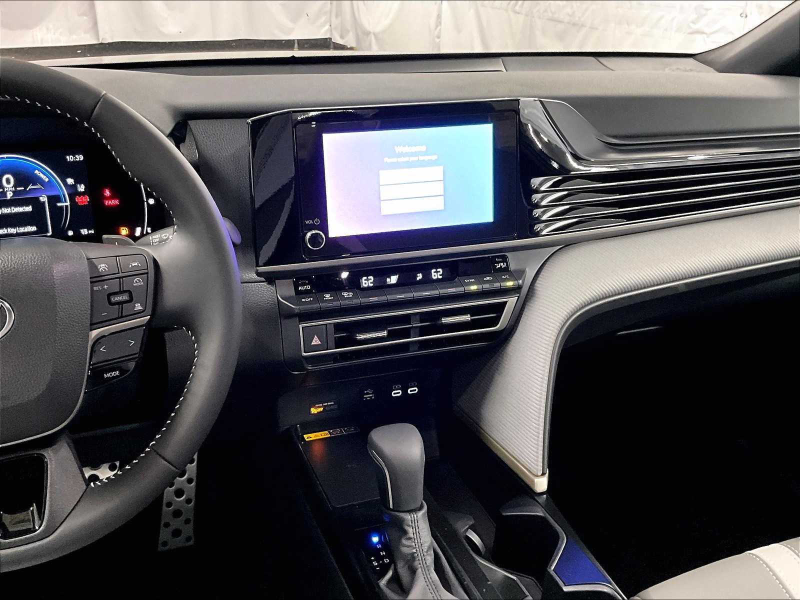 2025 Toyota Camry SE photo 12