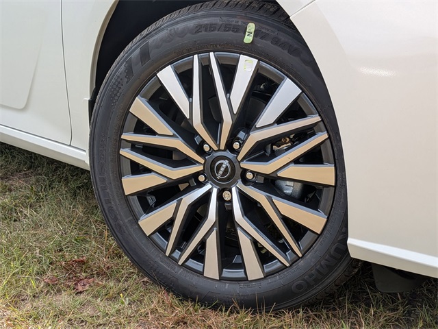 2025 Nissan Altima SV photo 9