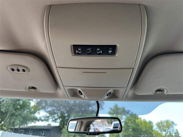 2012 Chrysler Town & Country Touring photo 33