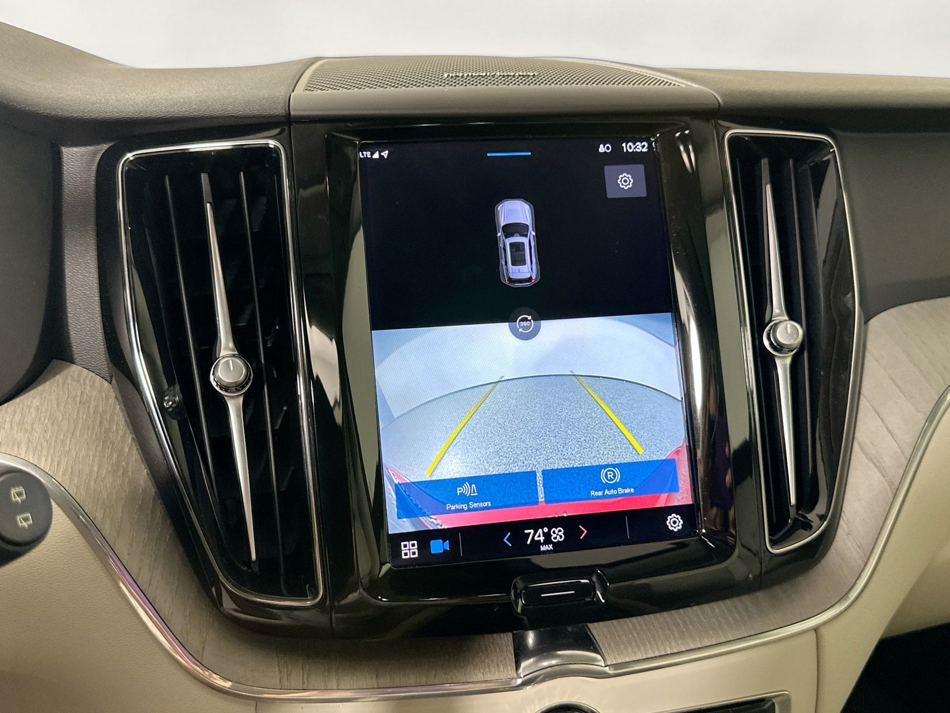 2023 Volvo XC60 B5 Plus photo 13
