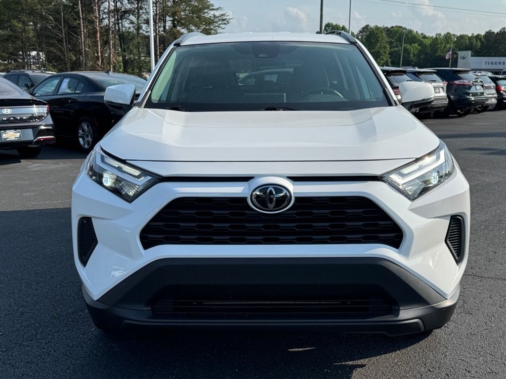 2022 Toyota RAV4 XLE photo 6