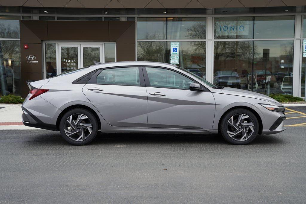 2025 Hyundai Elantra SEL Sport photo 3